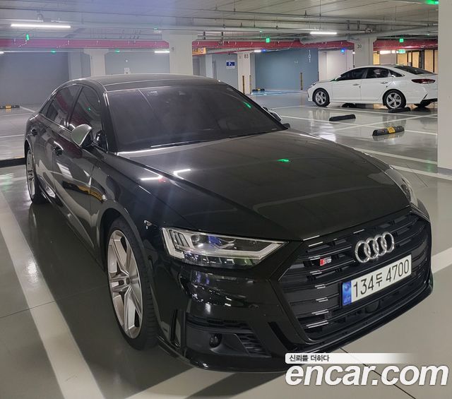 Audi S8 (D5)