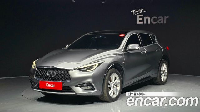 Infiniti Q30