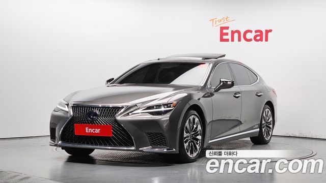 Lexus LS500h 5th Gen
