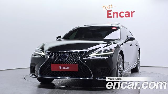 Lexus LS500h 5th Gen