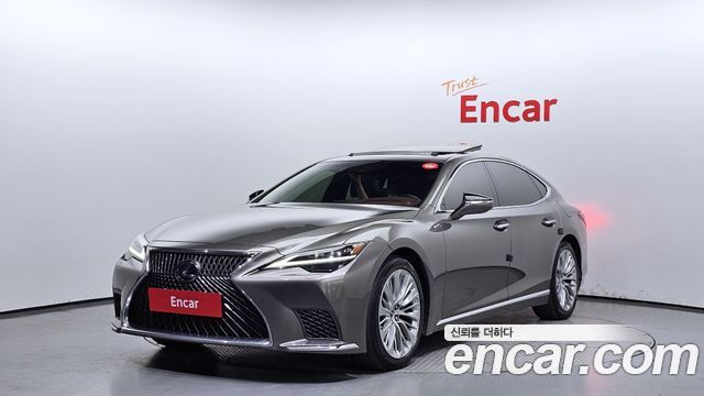 Lexus LS500h 5th Gen
