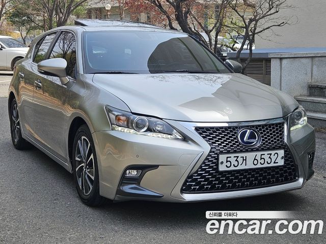 Lexus CT200h