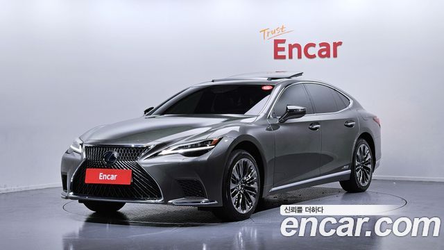 Lexus LS500h 5th Gen