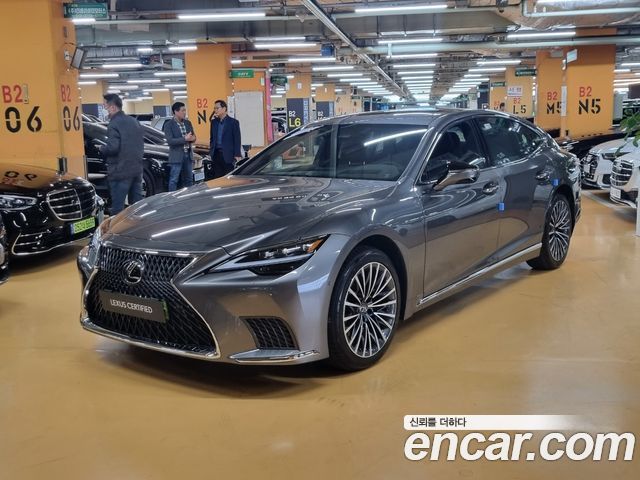 Lexus LS500h 5th Gen
