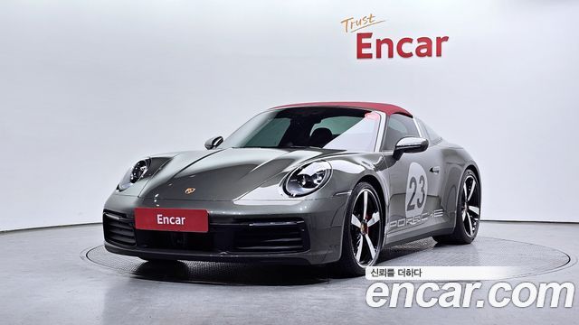 Porsche 911 (992)
