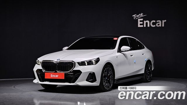 BMW 5 Series (G60)