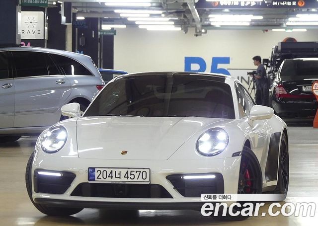 Porsche 911 (992)