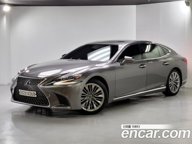 Lexus LS500h 5th Gen