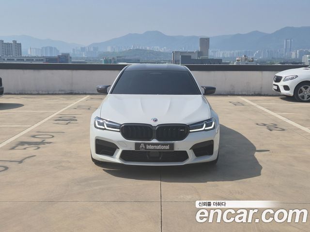 BMW M5 (F90)
