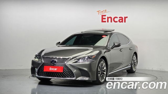 Lexus LS500h 5th Gen