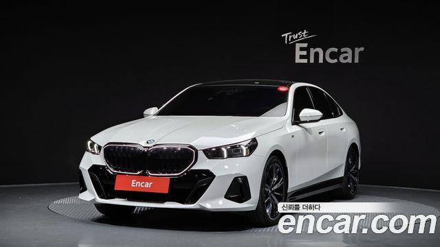 BMW 5 Series (G60)