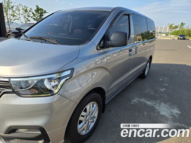 Hyundai The New Grand Starex