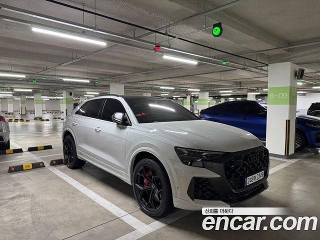 Audi RSQ8 (4M)