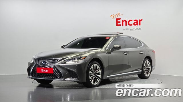 Lexus LS500h 5th Gen
