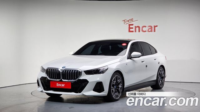 BMW 5 Series (G60)