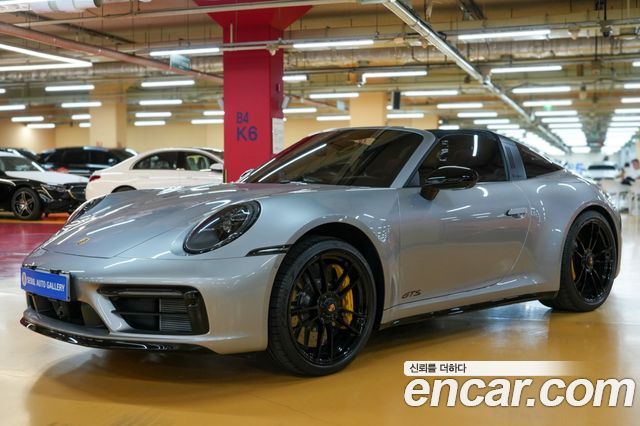 Porsche 911 (992)