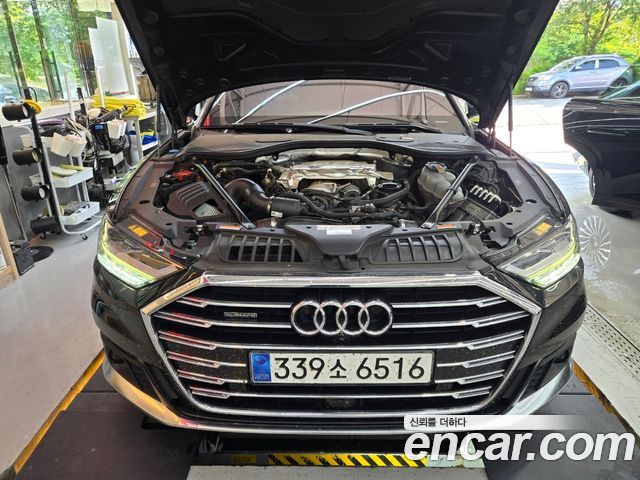 Audi A8 (D5)