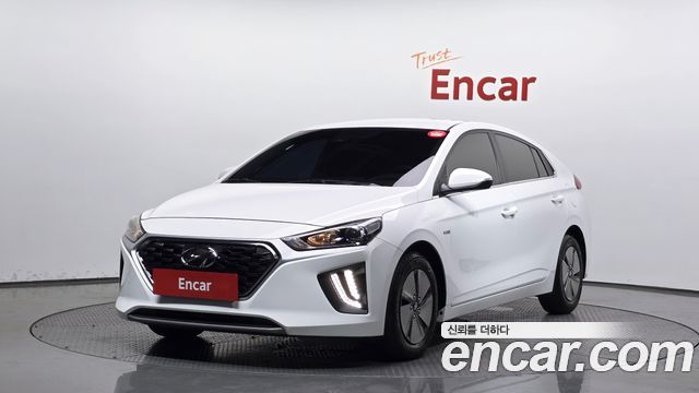 Hyundai The new IONIQ Hybrid