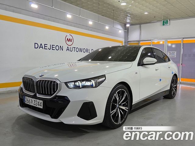 BMW 5 Series (G60)