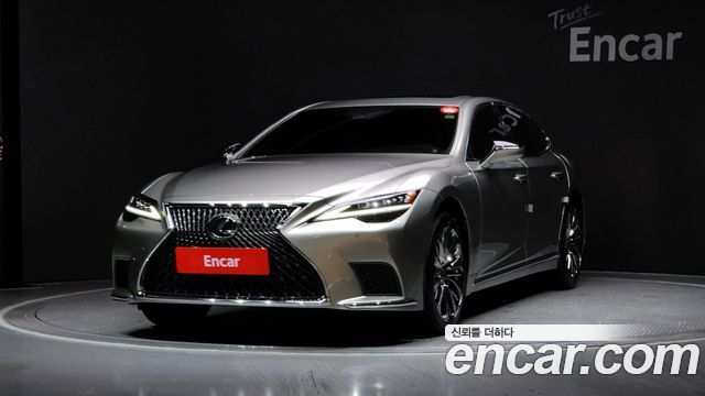 Lexus LS500h 5th Gen