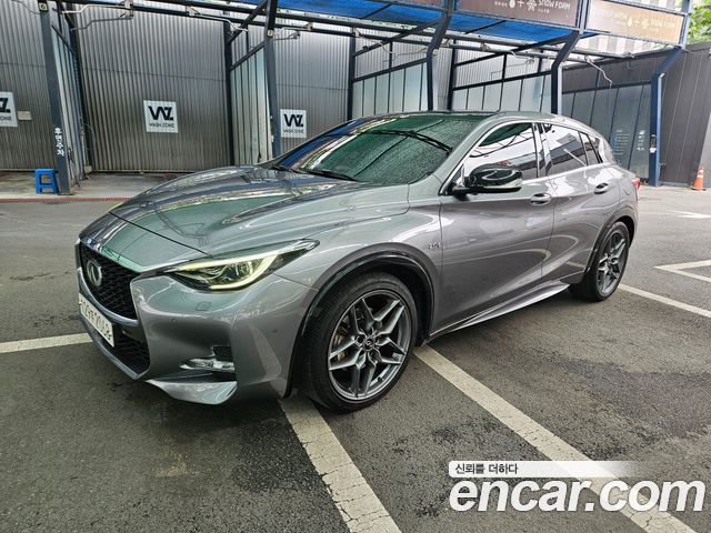 Infiniti Q30