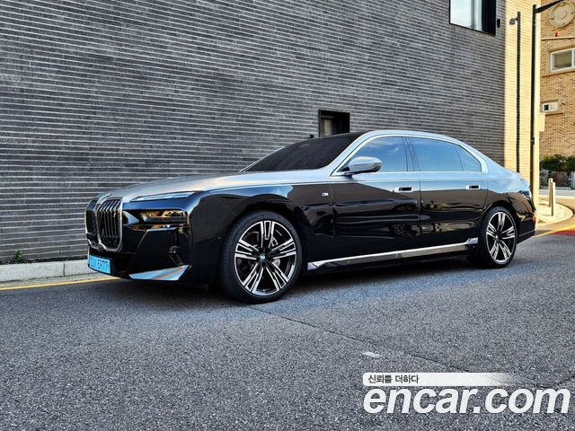 BMW i7 (G70)