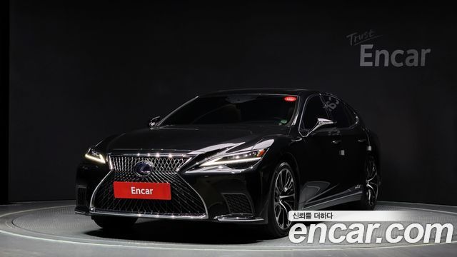 Lexus LS500h 5th Gen