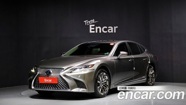 Lexus LS500h 5th Gen
