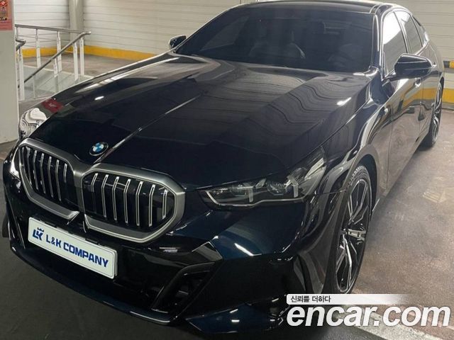 BMW 5 Series (G60)