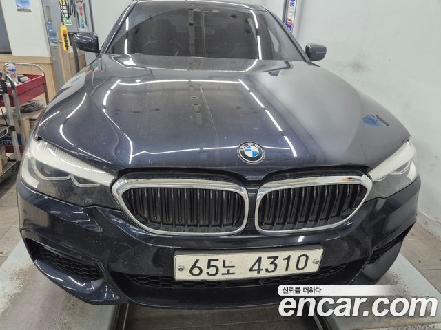 BMW 5 Series (G30)