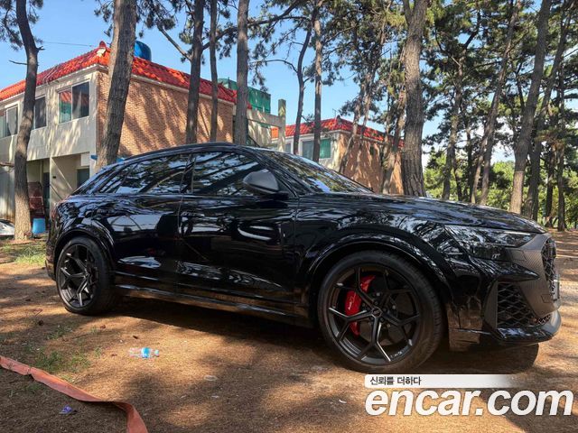 Audi RSQ8 (4M)