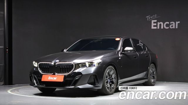 BMW 5 Series (G60)