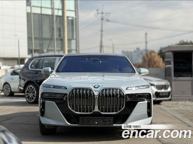 BMW i7 (G70)