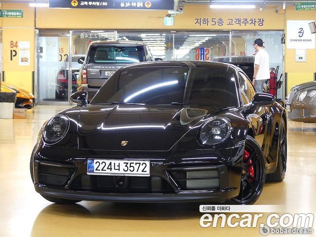 Porsche 911 (992)