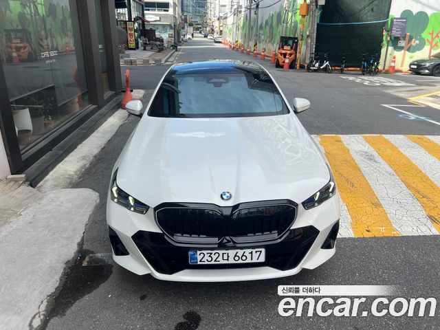 BMW 5 Series (G60)