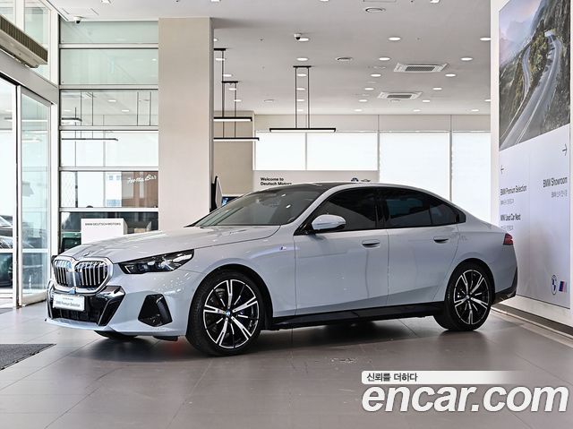 BMW 5 Series (G60)