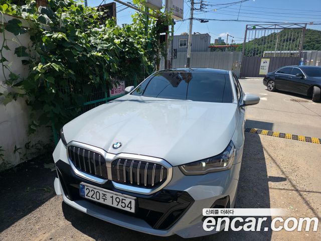 BMW 5 Series (G60)