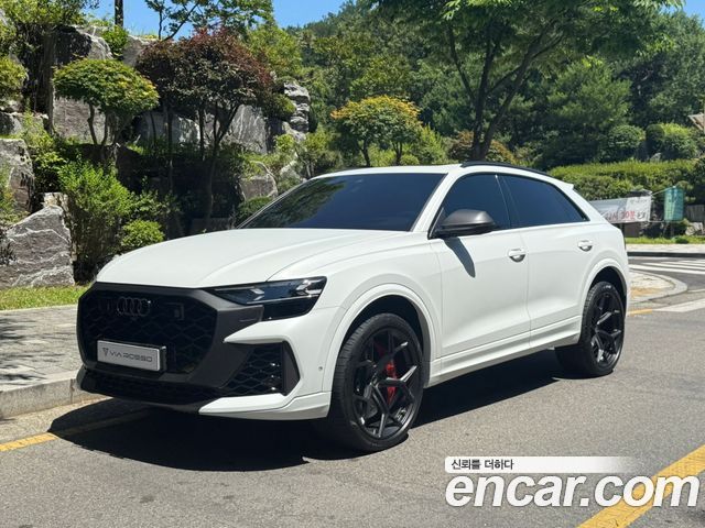 Audi RSQ8 (4M)