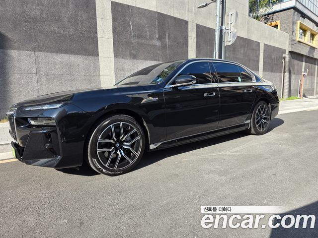 BMW i7 (G70)