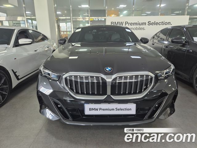 BMW 5 Series (G60)