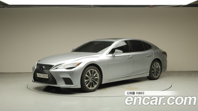 Lexus LS500h 5th Gen