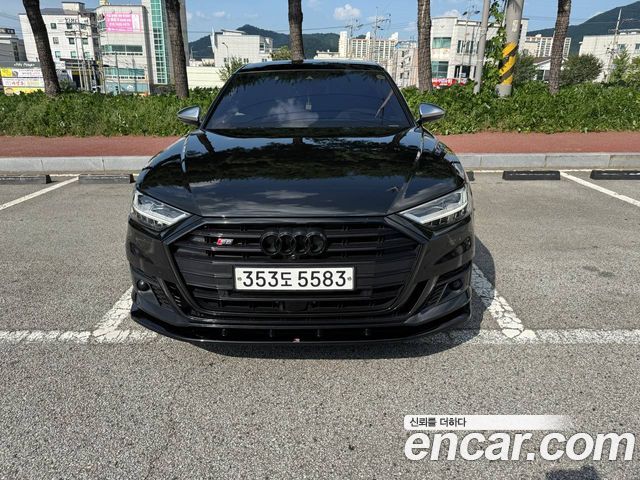 Audi S8 (D5)