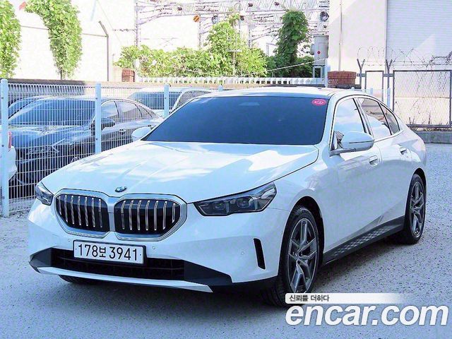 BMW 5 Series (G60)