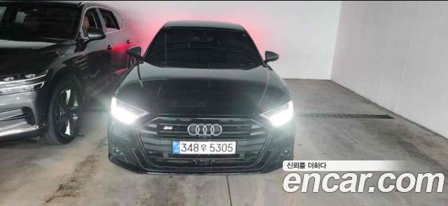 Audi S8 (D5)