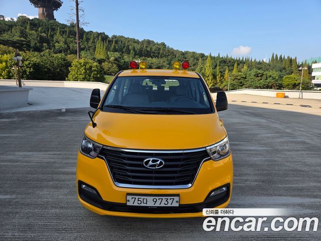 Hyundai The New Grand Starex