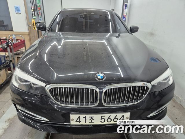 BMW 5 Series (G30)