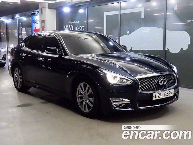 Infiniti Q70