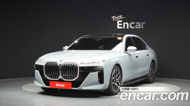 BMW i7 (G70)