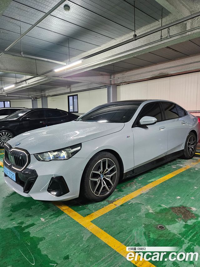 BMW i5 (G60)