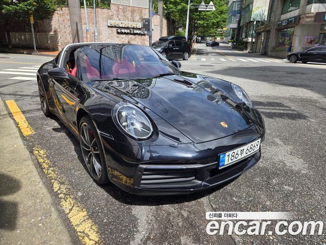 Porsche 911 (992)